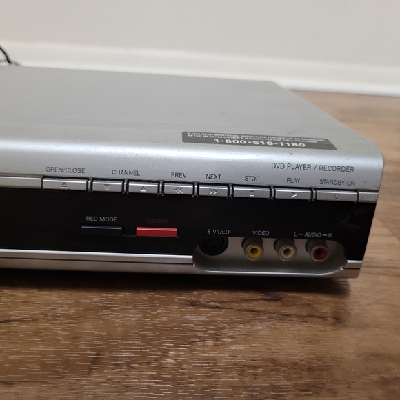 SV2000 WV10D6 DVD Recorder DVR Includes Av Cord - Picture 5 of 9